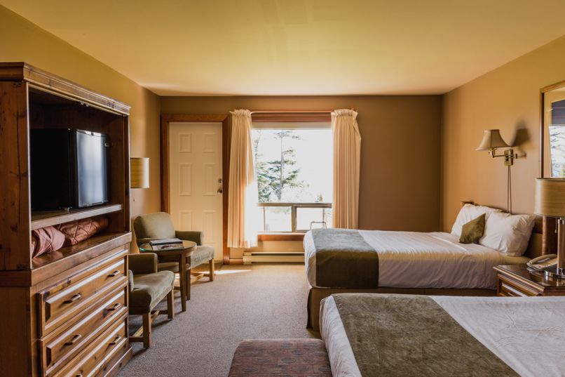 Cape Mudge Resort, Quadra Island, beachfront guesthouse